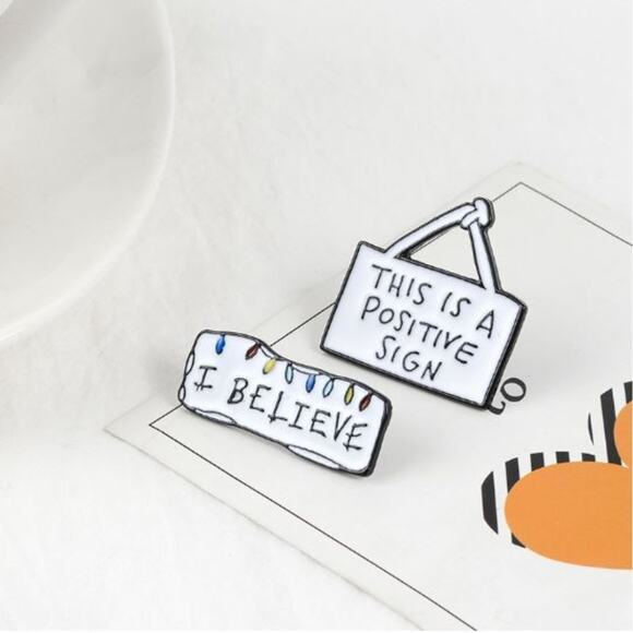 Set of 2 Stranger Things Pins Brooches I Believe - Picture 4 of 4